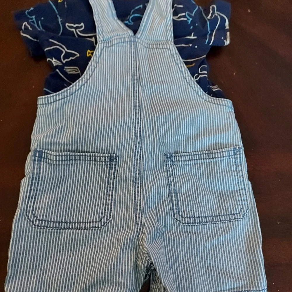 Carters Baby Boys 2-Piece Whale Tee and Short Overalls Set in Size 6M - Picture 5 of 9